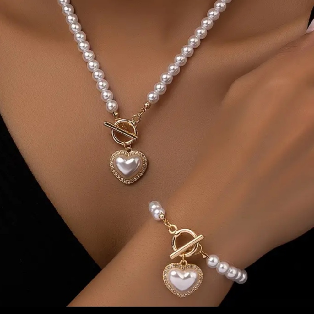 Pearl /Crystal Necklace and Bracelet .